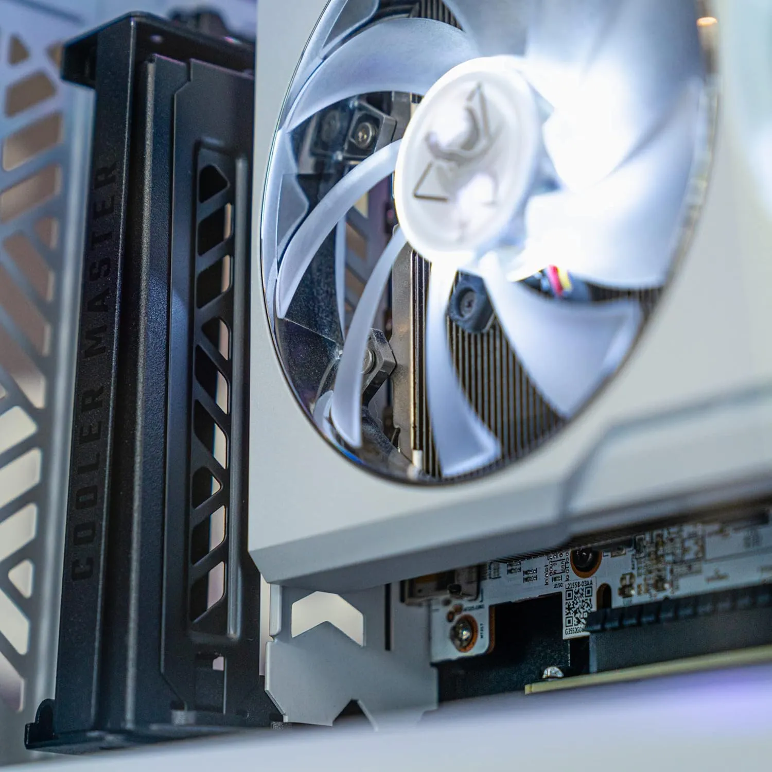 Cooler Master MasterAccessory Vertical GPU Card Holder Kit V3 White, Premium Riser Cable PCI-E 4.0 x16-165mm, PCIe 3.0 Compatible, Adjustable Length for E-ATX|ATX|Micro ATX Case (MCA-U000R-WFVK03)