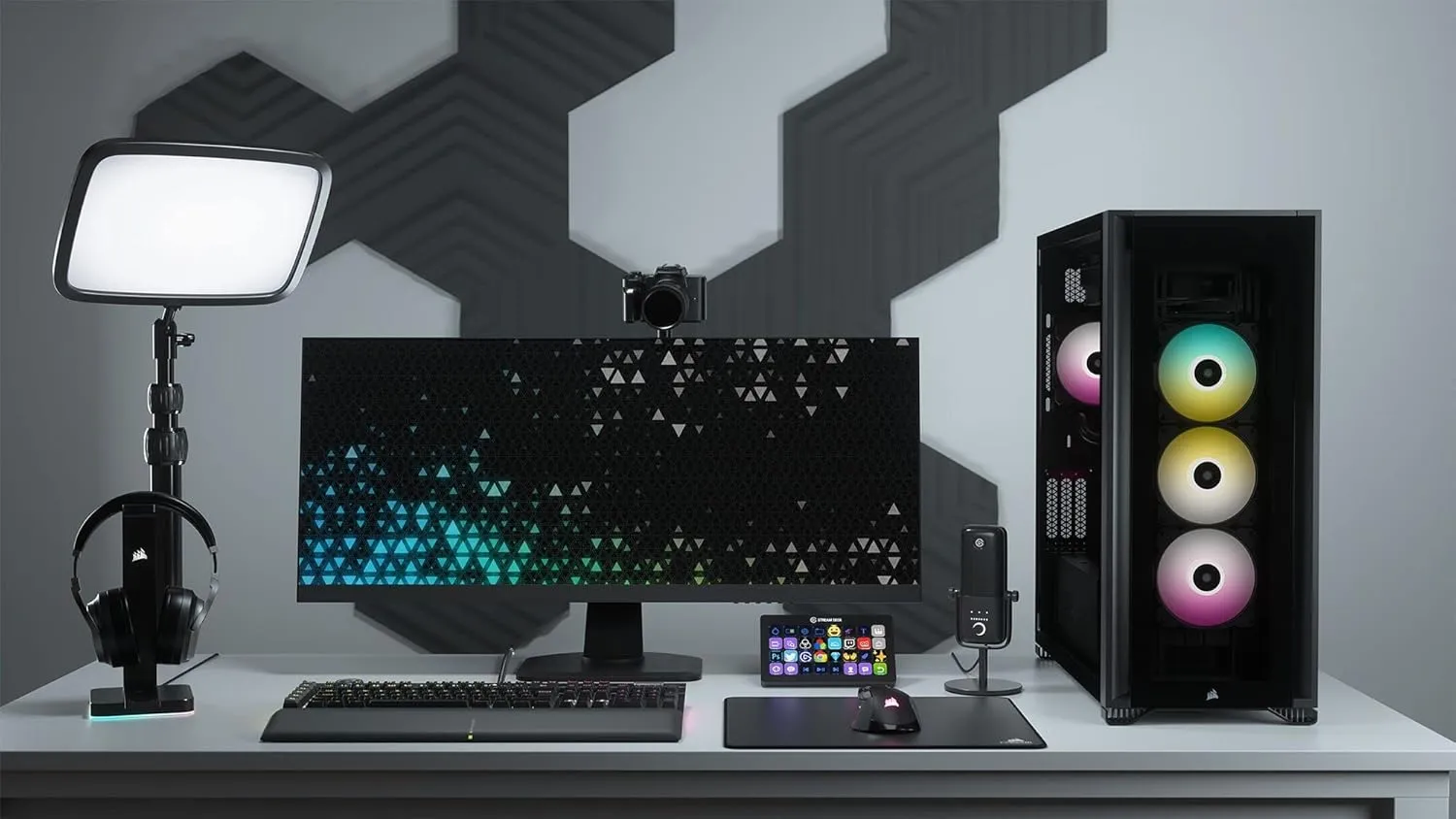 CORSAIR iCUE 7000X RGB Full-Tower ATX PC Case – Three Tempered Glass Panels – Spacious Interior – Easy Cable Management – 4x CORSAIR SP140 RGB ELITE Fans Included – Black