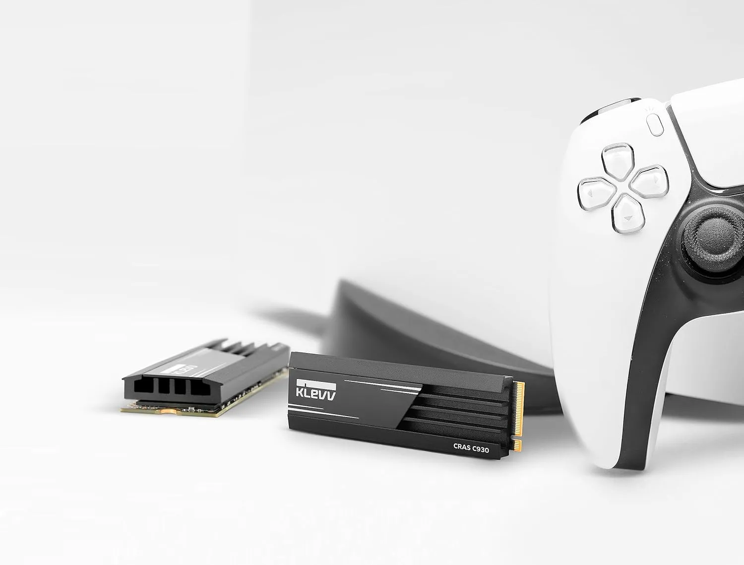 KLEVV CRAS C930 1TB M.2 2280 NVMe PCIe Gen4x4 Internal Gaming SSD with Aluminium Heatsink, Compatible with PS5, up to 7400MB/s with DRAM Cash (K01TBM2SP0-C93)