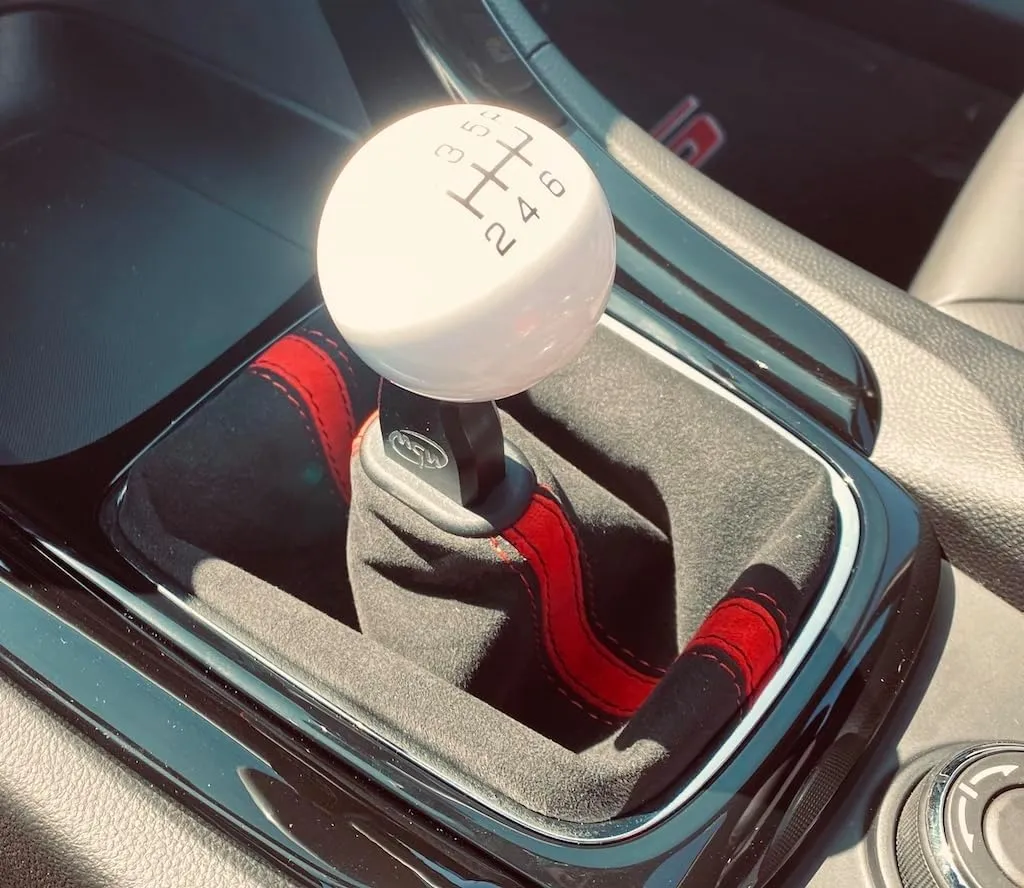 RedlineGoods Shift Boot Compatible with Holden Commodore VF 2013-17. Tailor Made - not Universal. Genuine top-Grade Italian Black Leather with Black Thread