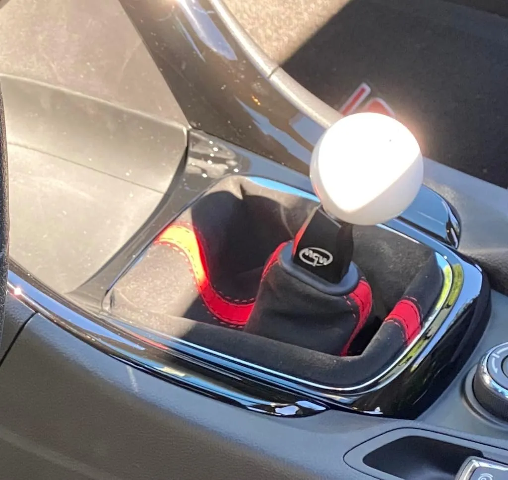 RedlineGoods Shift Boot Compatible with Holden Commodore VF 2013-17. Tailor Made - not Universal. Genuine top-Grade Italian Black Leather with Black Thread