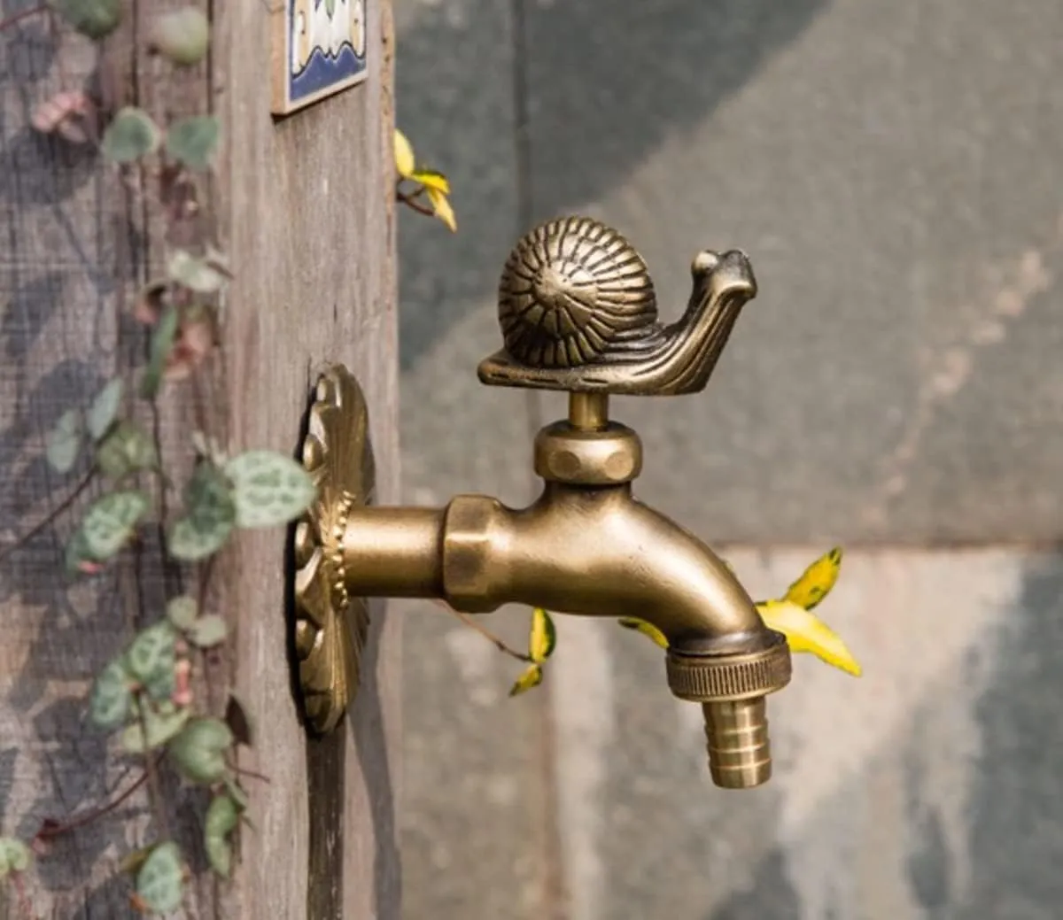 Snail Decorative Antique Brass Garden Outdoor Faucet Washing Water Tap Countryard Faucet Single Level Animal Shape Tap